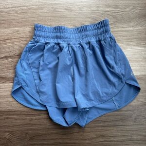 Lululemon Hotty Hot 2.5” Shorts Size 4 Small Periwinkle Blue No Liner